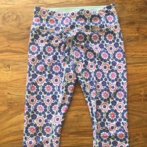 Lululemon crops size 6